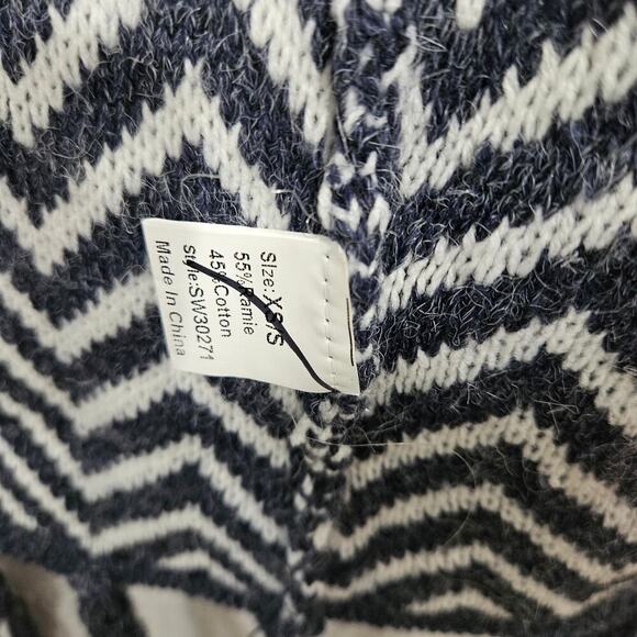 Boho Long Sleeved Chevron Lightweight Cardigan with Fringe. Size S. - Picture 4 of 4